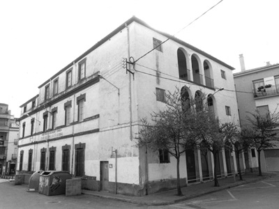 La part posterior de l'antic edifici del Museu Darder, l'any 2001 (Foto: F.X. Butinyà).