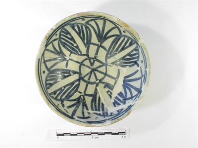 Bol de ceràmica blava (s.XV) del castell d’Espasens (Fontcoberta)